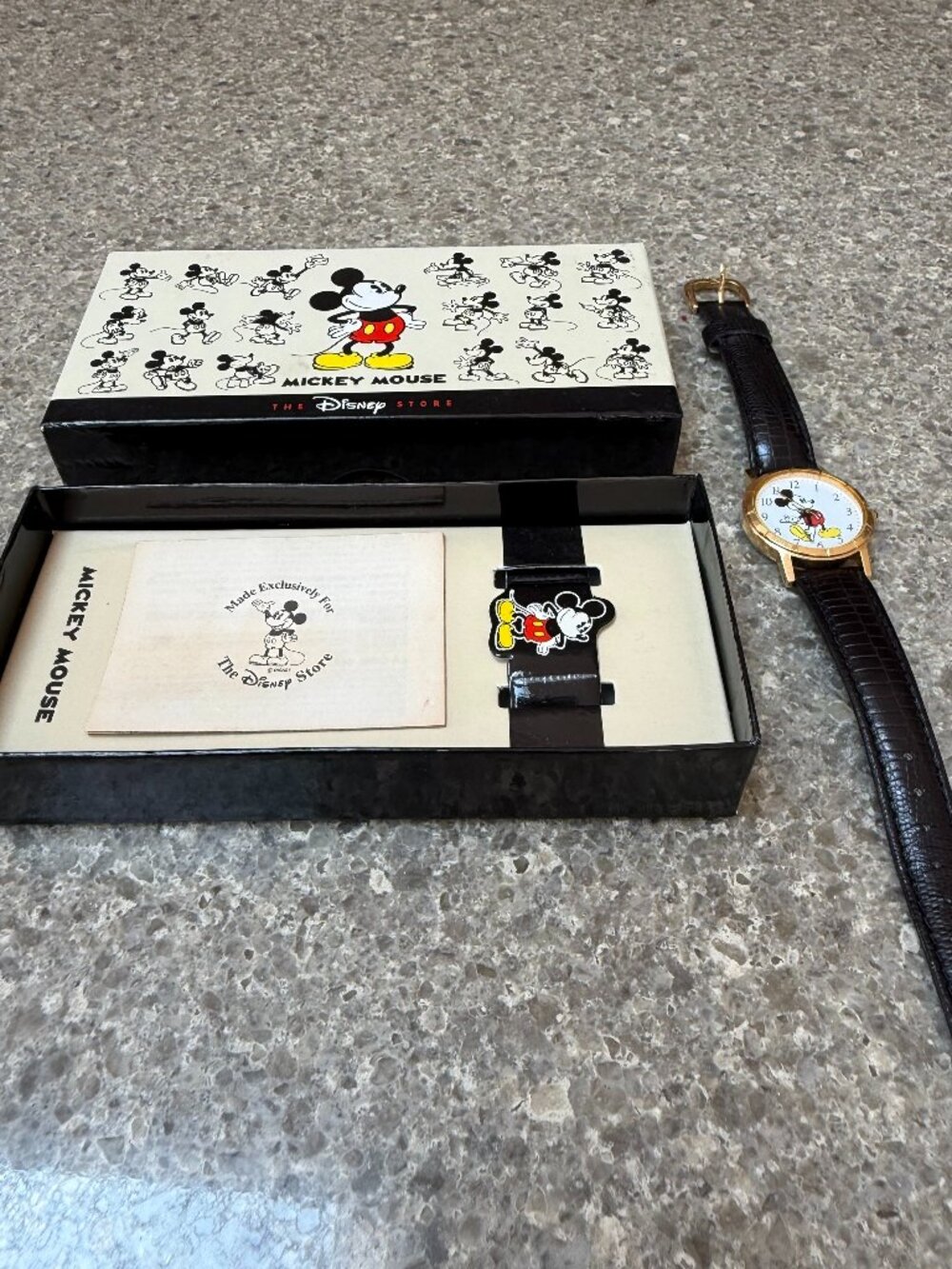 MICKEY MOUSE WATCH Disney Store NEW in BOX Collectible
